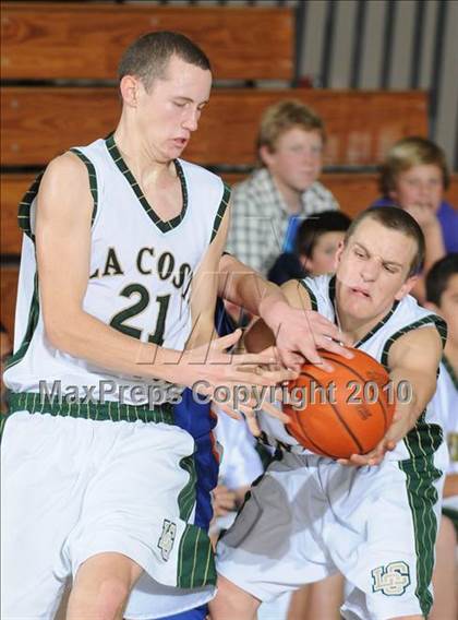 Thumbnail 1 in La Costa Canyon vs. St. Joseph Notre Dame (MaxPreps Holiday Classic) photogallery.