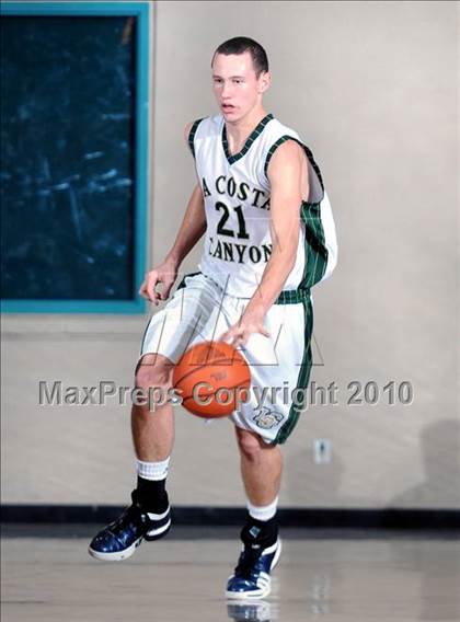 Thumbnail 3 in La Costa Canyon vs. St. Joseph Notre Dame (MaxPreps Holiday Classic) photogallery.