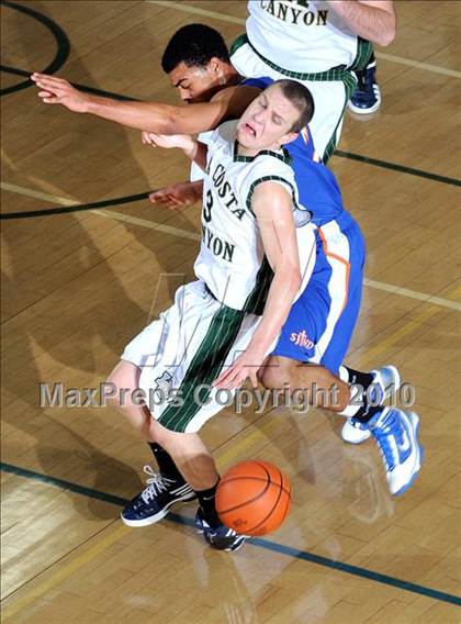 Thumbnail 1 in La Costa Canyon vs. St. Joseph Notre Dame (MaxPreps Holiday Classic) photogallery.
