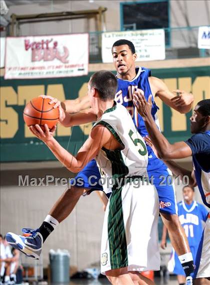 Thumbnail 3 in La Costa Canyon vs. St. Joseph Notre Dame (MaxPreps Holiday Classic) photogallery.