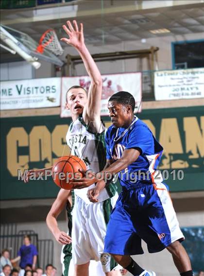 Thumbnail 3 in La Costa Canyon vs. St. Joseph Notre Dame (MaxPreps Holiday Classic) photogallery.