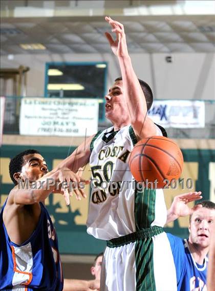 Thumbnail 3 in La Costa Canyon vs. St. Joseph Notre Dame (MaxPreps Holiday Classic) photogallery.