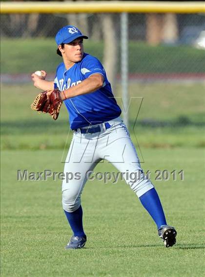 Thumbnail 1 in Nolan Catholic @ John Paul II photogallery.