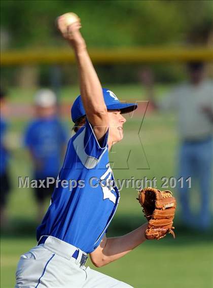 Thumbnail 2 in Nolan Catholic @ John Paul II photogallery.