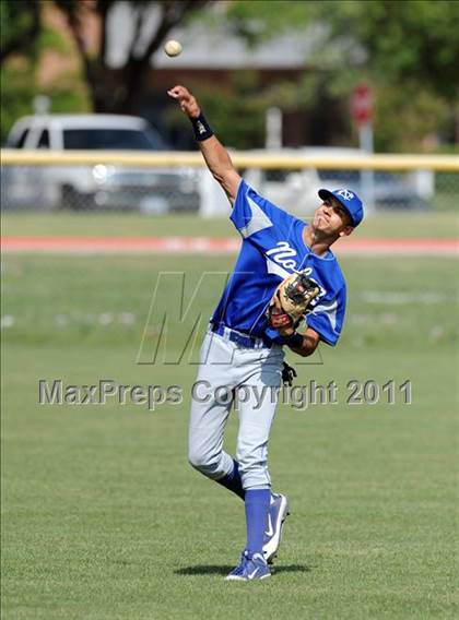 Thumbnail 1 in Nolan Catholic @ John Paul II photogallery.