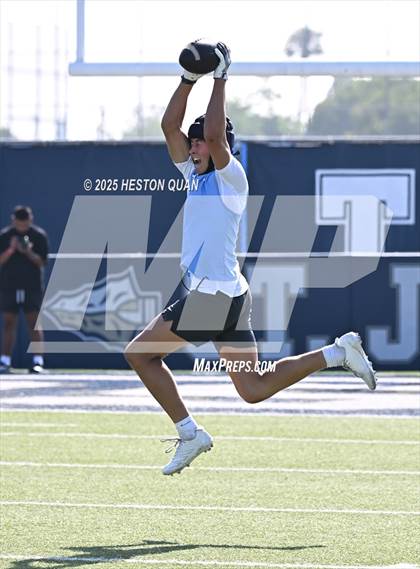 Thumbnail 3 in San Clemente vs. Corona del Mar (Brave 8 Invitational) photogallery.