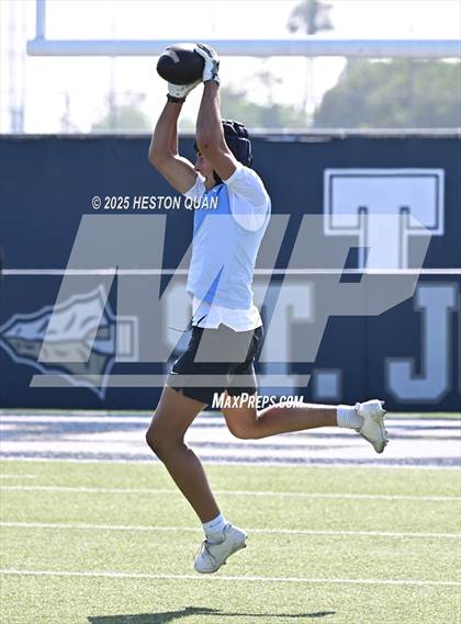 Thumbnail 1 in San Clemente vs. Corona del Mar (Brave 8 Invitational) photogallery.