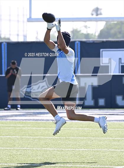 Thumbnail 2 in San Clemente vs. Corona del Mar (Brave 8 Invitational) photogallery.