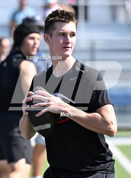 Thumbnail 1 in San Clemente vs. Corona del Mar (Brave 8 Invitational) photogallery.