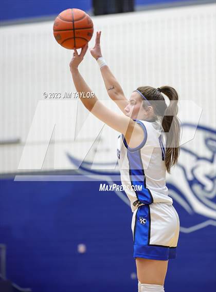 Thumbnail 2 in Rouse vs. Krum (Weatherford Raising Cane Christmas Classic) photogallery.