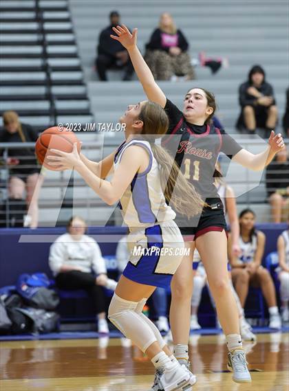 Thumbnail 2 in Rouse vs. Krum (Weatherford Raising Cane Christmas Classic) photogallery.
