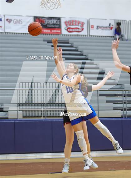 Thumbnail 1 in Rouse vs. Krum (Weatherford Raising Cane Christmas Classic) photogallery.