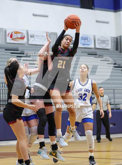 Thumbnail 3 in Rouse vs. Krum (Weatherford Raising Cane Christmas Classic) photogallery.