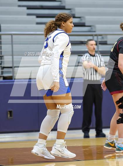 Thumbnail 1 in Rouse vs. Krum (Weatherford Raising Cane Christmas Classic) photogallery.