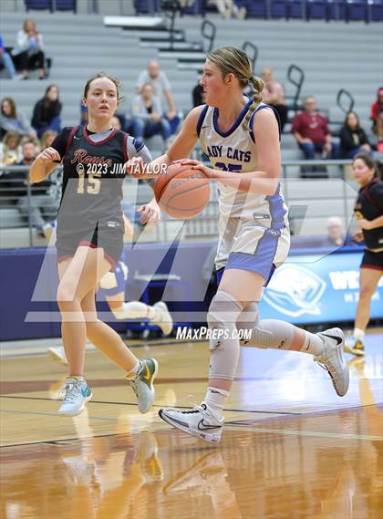 Thumbnail 2 in Rouse vs. Krum (Weatherford Raising Cane Christmas Classic) photogallery.