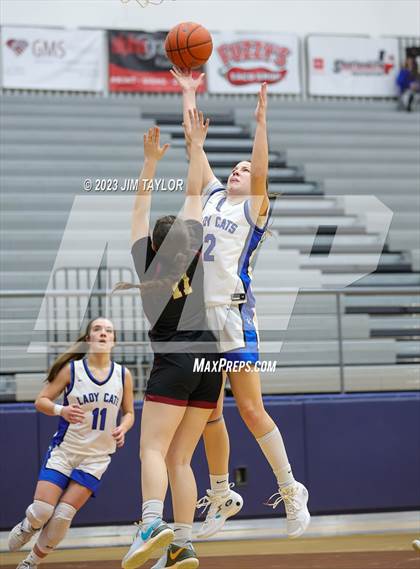 Thumbnail 3 in Rouse vs. Krum (Weatherford Raising Cane Christmas Classic) photogallery.