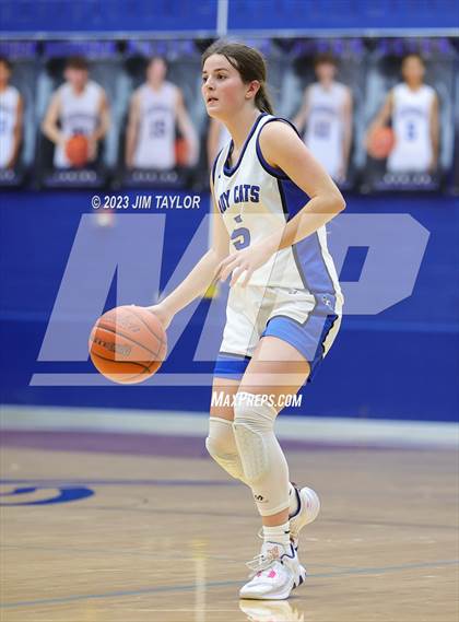 Thumbnail 2 in Rouse vs. Krum (Weatherford Raising Cane Christmas Classic) photogallery.