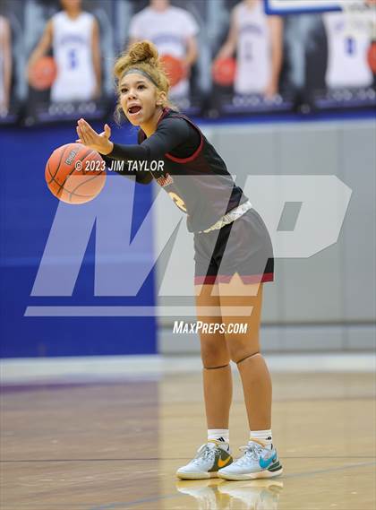 Thumbnail 1 in Rouse vs. Krum (Weatherford Raising Cane Christmas Classic) photogallery.