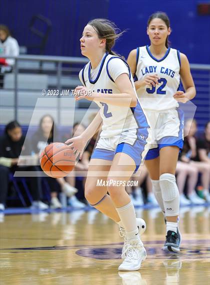 Thumbnail 2 in Rouse vs. Krum (Weatherford Raising Cane Christmas Classic) photogallery.