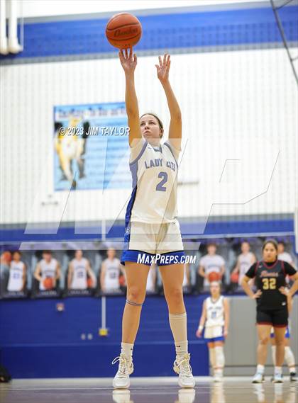 Thumbnail 3 in Rouse vs. Krum (Weatherford Raising Cane Christmas Classic) photogallery.