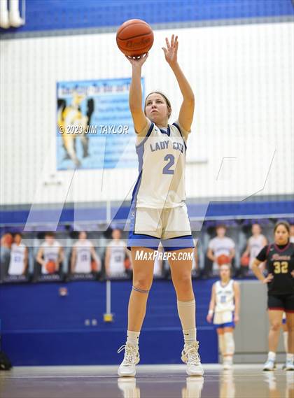 Thumbnail 2 in Rouse vs. Krum (Weatherford Raising Cane Christmas Classic) photogallery.