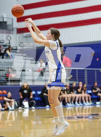 Thumbnail 2 in Rouse vs. Krum (Weatherford Raising Cane Christmas Classic) photogallery.