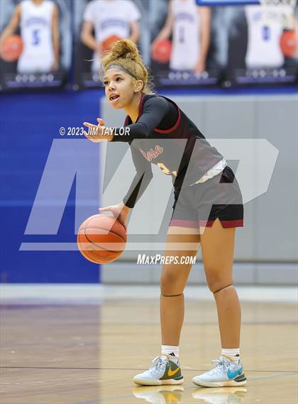 Thumbnail 3 in Rouse vs. Krum (Weatherford Raising Cane Christmas Classic) photogallery.