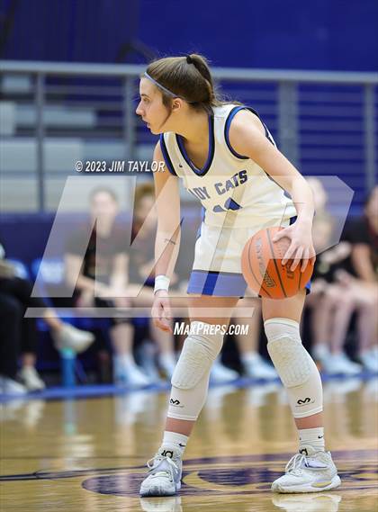 Thumbnail 2 in Rouse vs. Krum (Weatherford Raising Cane Christmas Classic) photogallery.