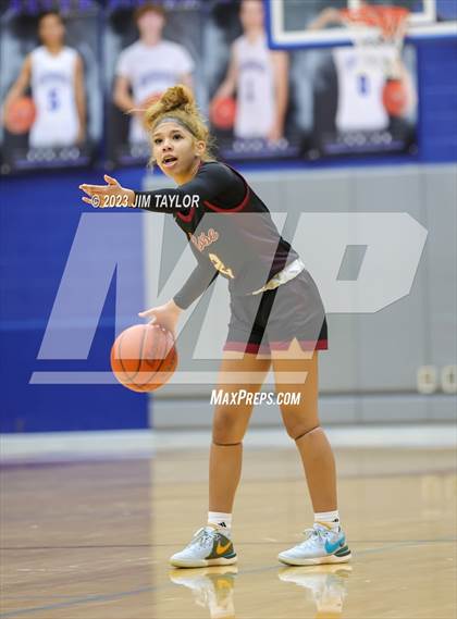 Thumbnail 2 in Rouse vs. Krum (Weatherford Raising Cane Christmas Classic) photogallery.