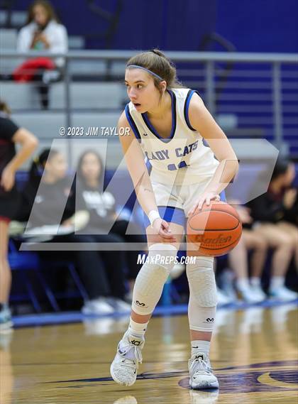 Thumbnail 3 in Rouse vs. Krum (Weatherford Raising Cane Christmas Classic) photogallery.