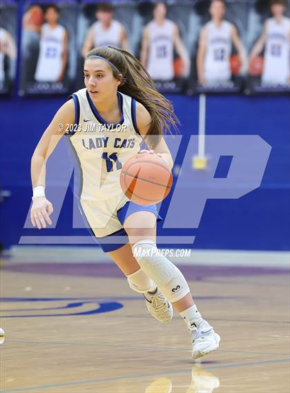 Thumbnail 3 in Rouse vs. Krum (Weatherford Raising Cane Christmas Classic) photogallery.