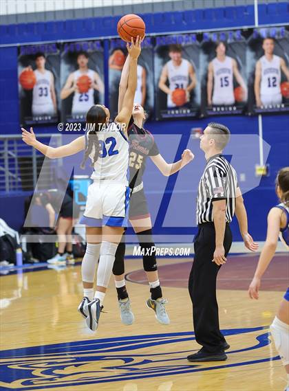 Thumbnail 1 in Rouse vs. Krum (Weatherford Raising Cane Christmas Classic) photogallery.