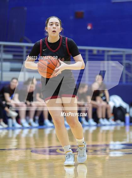 Thumbnail 3 in Rouse vs. Krum (Weatherford Raising Cane Christmas Classic) photogallery.