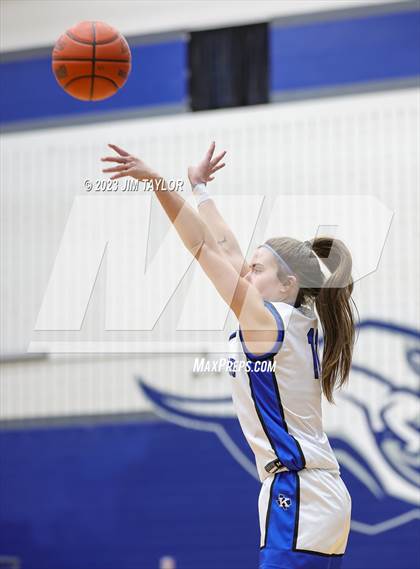 Thumbnail 3 in Rouse vs. Krum (Weatherford Raising Cane Christmas Classic) photogallery.