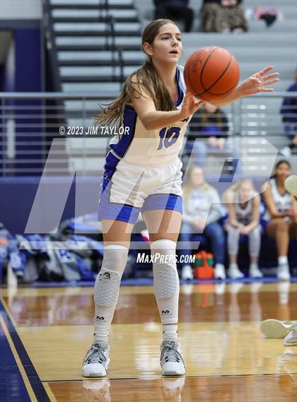 Thumbnail 3 in Rouse vs. Krum (Weatherford Raising Cane Christmas Classic) photogallery.