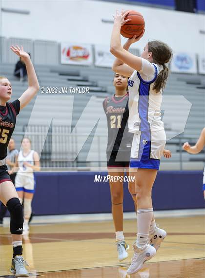 Thumbnail 3 in Rouse vs. Krum (Weatherford Raising Cane Christmas Classic) photogallery.