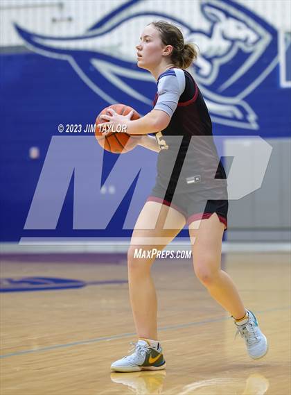 Thumbnail 2 in Rouse vs. Krum (Weatherford Raising Cane Christmas Classic) photogallery.