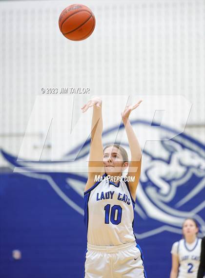 Thumbnail 1 in Rouse vs. Krum (Weatherford Raising Cane Christmas Classic) photogallery.