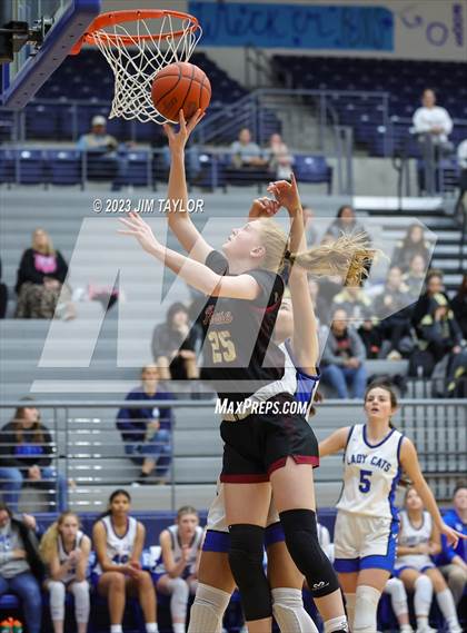 Thumbnail 3 in Rouse vs. Krum (Weatherford Raising Cane Christmas Classic) photogallery.