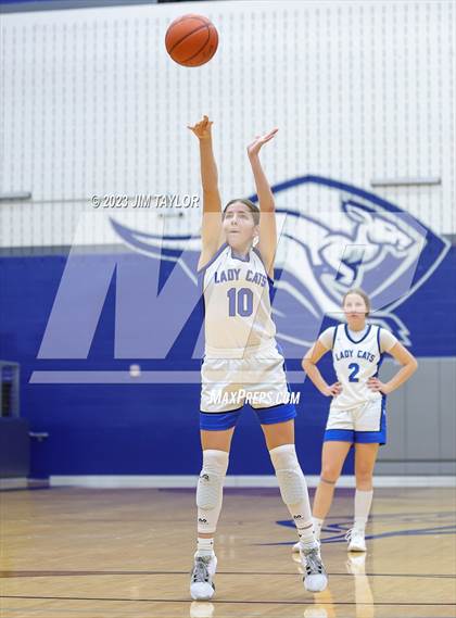 Thumbnail 3 in Rouse vs. Krum (Weatherford Raising Cane Christmas Classic) photogallery.