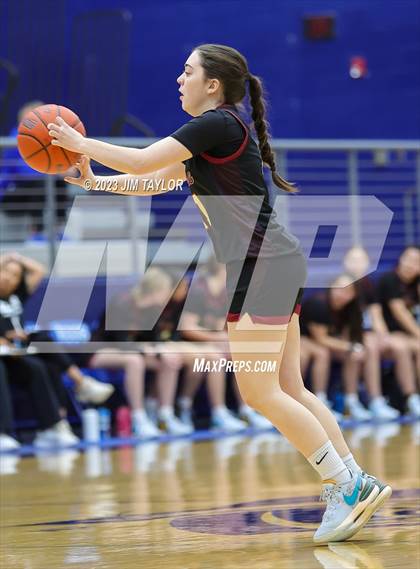Thumbnail 3 in Rouse vs. Krum (Weatherford Raising Cane Christmas Classic) photogallery.
