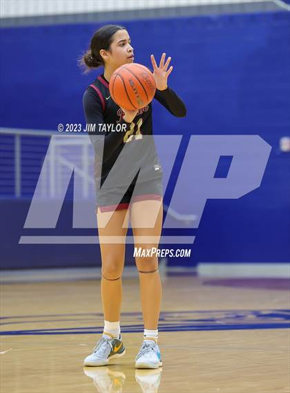 Thumbnail 3 in Rouse vs. Krum (Weatherford Raising Cane Christmas Classic) photogallery.