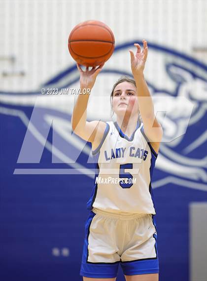 Thumbnail 2 in Rouse vs. Krum (Weatherford Raising Cane Christmas Classic) photogallery.