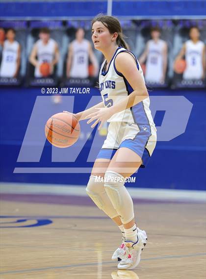 Thumbnail 3 in Rouse vs. Krum (Weatherford Raising Cane Christmas Classic) photogallery.