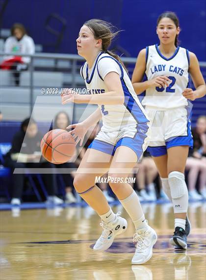 Thumbnail 3 in Rouse vs. Krum (Weatherford Raising Cane Christmas Classic) photogallery.