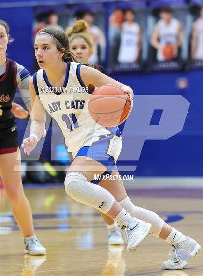 Thumbnail 2 in Rouse vs. Krum (Weatherford Raising Cane Christmas Classic) photogallery.