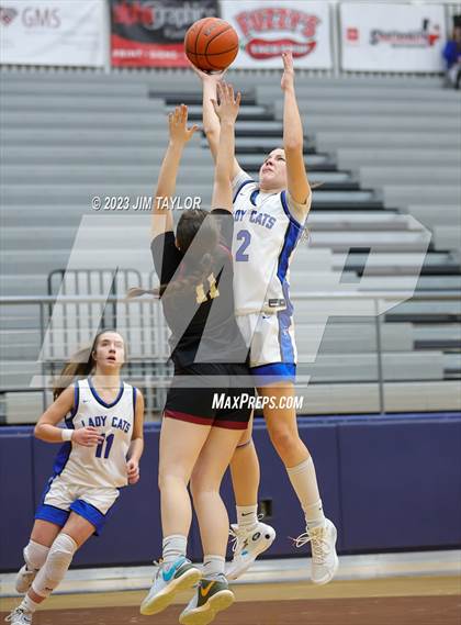 Thumbnail 2 in Rouse vs. Krum (Weatherford Raising Cane Christmas Classic) photogallery.
