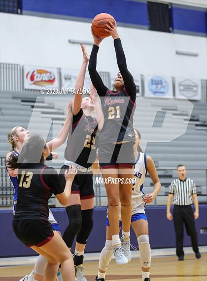 Thumbnail 2 in Rouse vs. Krum (Weatherford Raising Cane Christmas Classic) photogallery.