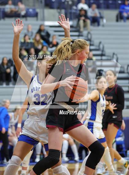 Thumbnail 3 in Rouse vs. Krum (Weatherford Raising Cane Christmas Classic) photogallery.