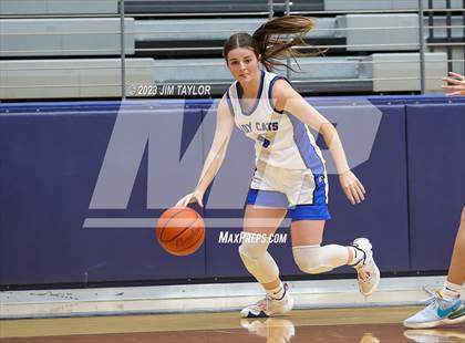 Thumbnail 3 in Rouse vs. Krum (Weatherford Raising Cane Christmas Classic) photogallery.
